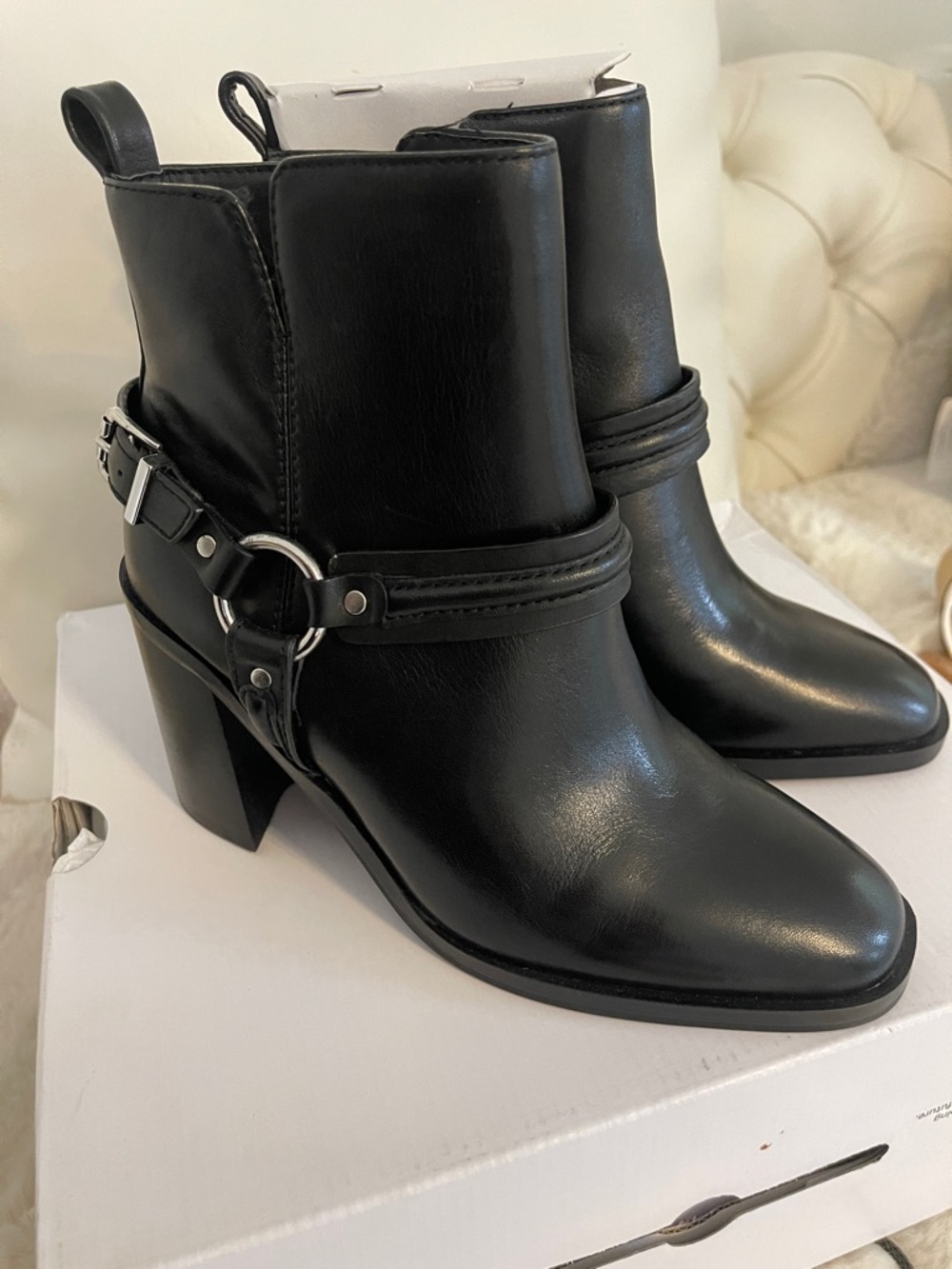 New Aldo Black Leather Ankle Boots with Ring Harness size 6.5